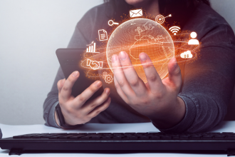 Braulio Henrique Dias Viana analisa como as conexões virtuais estão redefinindo a cultura organizacional no home office.