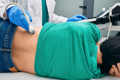 Dra. Thaline Neves explica como a ultrassonografia é usada para detectar hérnias e diferenciar tipos de lesões abdominais.