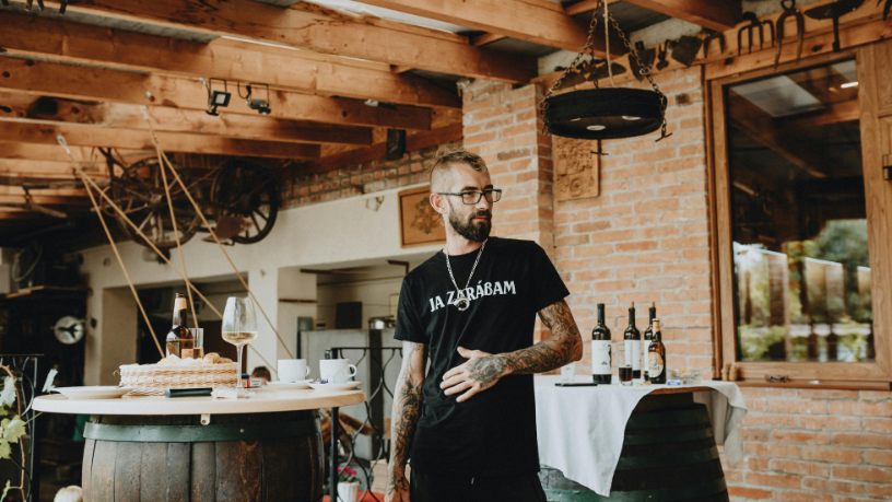Leonardo Rocha de Almeida Abreu apresenta a Toscana, onde vinhedos unem tradição, sabores e cenários únicos.
