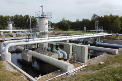 O esgotamento sanitário moderno oferece infraestrutura que protege saúde coletiva e meio ambiente, observa a EBS – Empresa Brasileira de Saneamento LTDA.