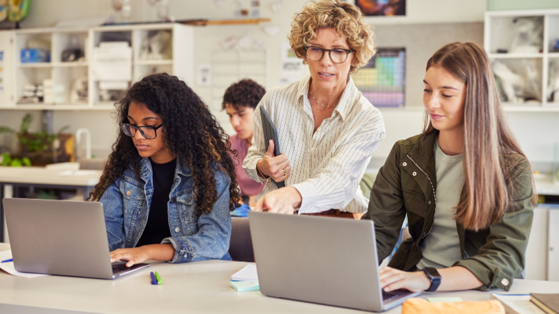 Na visão de Gustavo Morceli, a robótica educacional aliada à tecnologia amplia o alcance da escola e promove impacto social direto nas comunidades.
