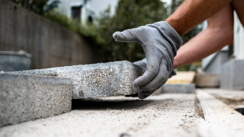 Valderci Malagosini Machado destaca como a automação revolucionou as fábricas de artefatos de concreto, elevando a precisão e o desempenho estrutural.