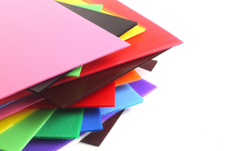 Como Elias Assum Sabbag Junior explica, o plástico corrugado ganha destaque pela aplicação técnica que une resistência, leveza e eficiência no setor industrial.