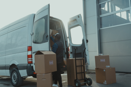 Avaliar quando contratar carreto para poucas caixas e móveis, como sugere Jm Mudanças, pode otimizar tempo e custos.