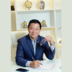 Milton Seigi Hayashi analisa a inovação em cirurgia plástica com critério e cautela.