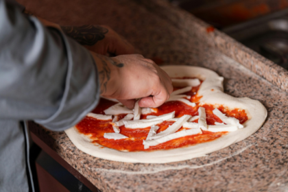 Alberto Toshio Murakami analisa como o turismo gastronômico na Itália conecta cultura, culinária e experiências que revelam a essência do país.